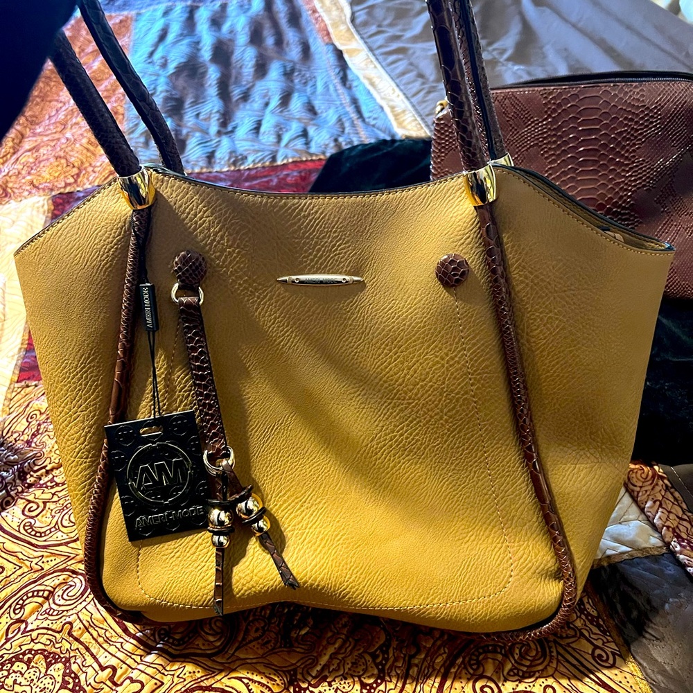 NEW LEATHER AMERI MODE HANDBAG